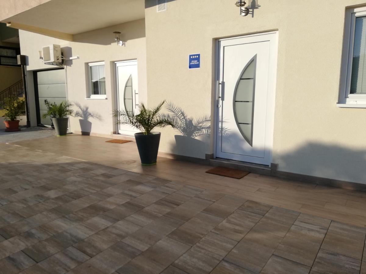 Apartments Villa Urbajs Orsera Esterno foto